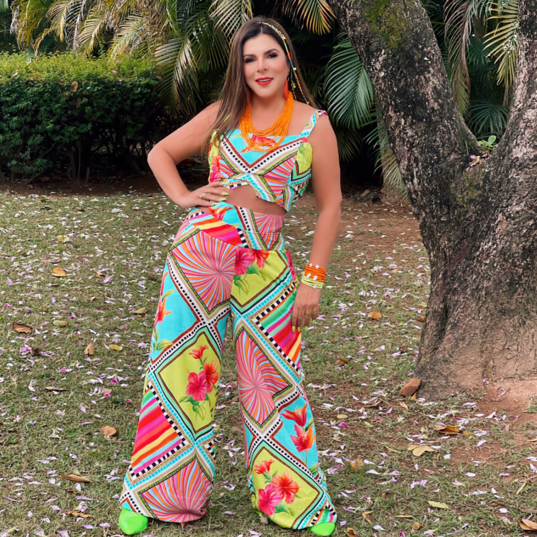 Foto: Vestido de festa junina tradicional foi usado por Lexa para o arraiá  - Purepeople